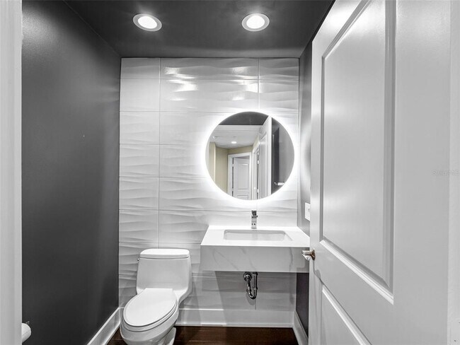 Building Photo - 5823 Bowen Daniel Dr