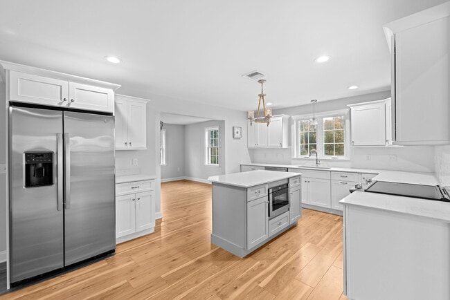 Building Photo - 145 Driftway