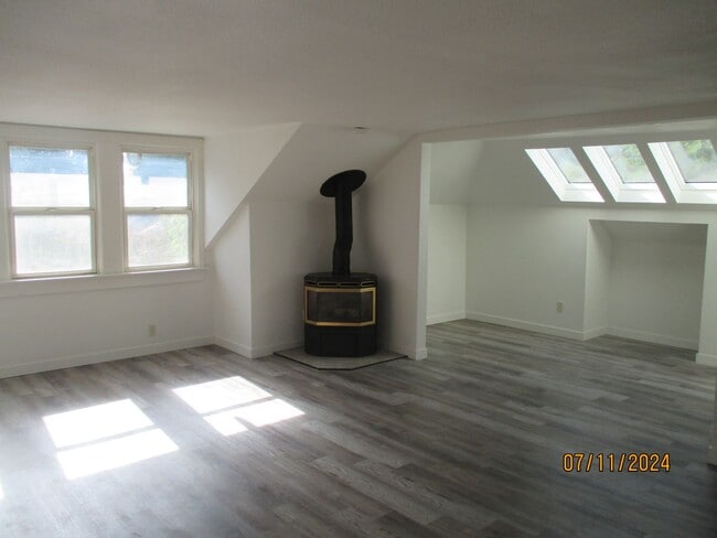 Building Photo - Cute 2 Bed 1 Bath Duplex in Puyallup