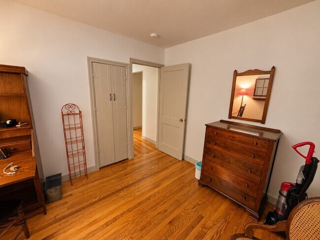 Building Photo - 629 Granby Rd