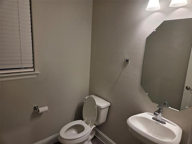 Building Photo - 2025 St Andrew's Wy