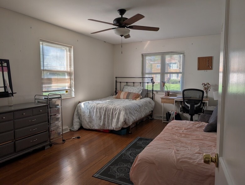 Building Photo - 2025 Bretton Pl