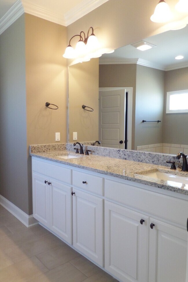 Building Photo - 14092 Wetherly Dr