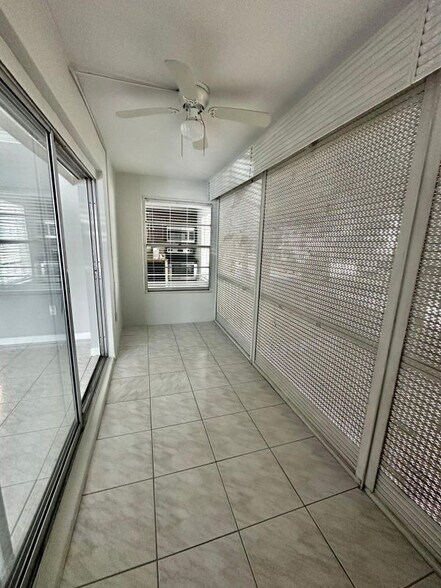 Building Photo - 4158 Inverrary Dr