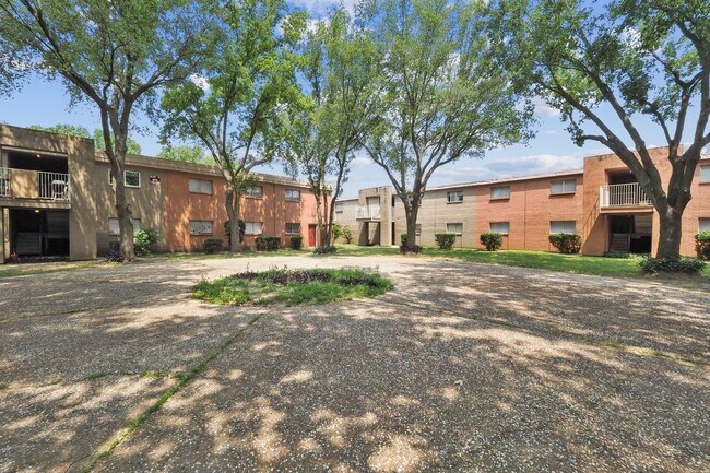 Building Photo - La Paloma Village Apartments