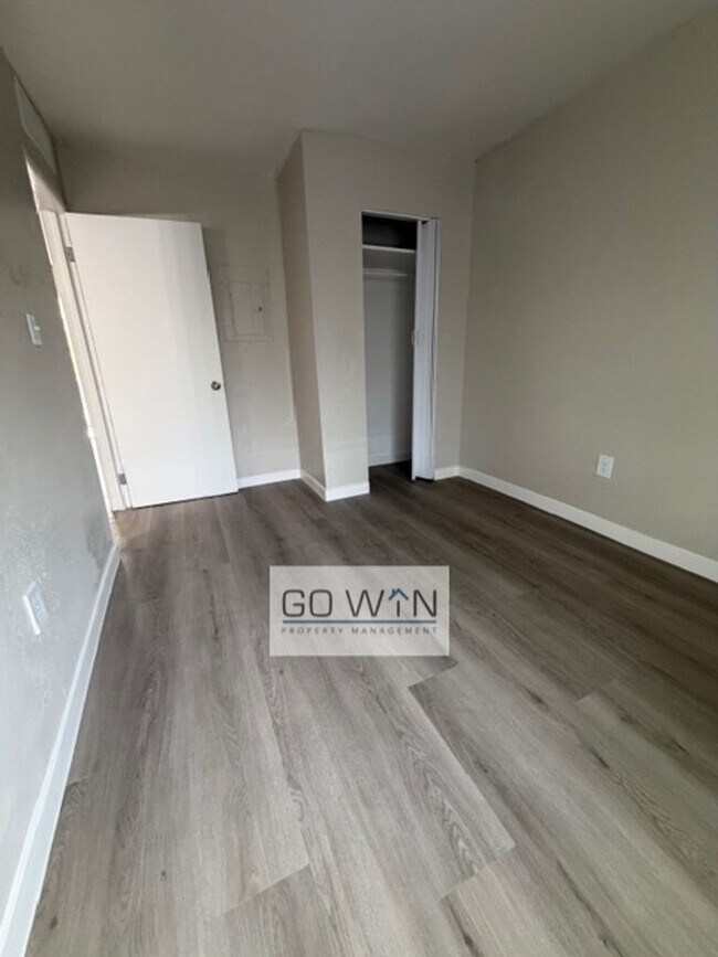 Building Photo - 1537 W Pierce St