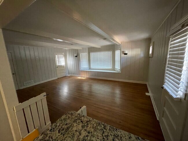 Building Photo - 1653 Colonial Rd