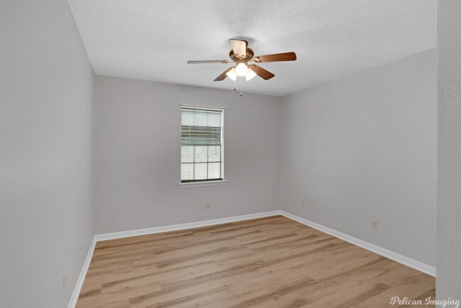 Building Photo - 11122 Parkside Dr