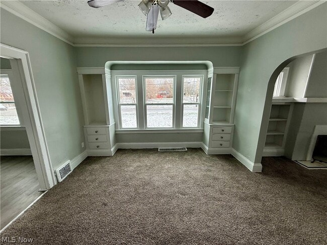 Building Photo - 9215 Yale Ave