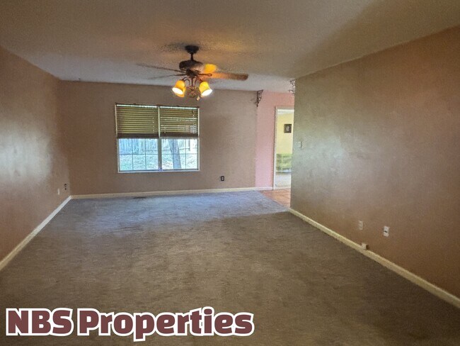Building Photo - 119 N Clover Hill Ridge Rd