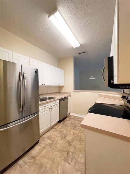 Building Photo - 18001 Richmond Pl Dr