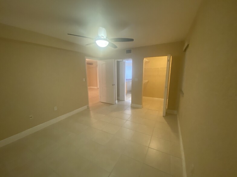 Building Photo - 2861 N Oakland Forest Dr
