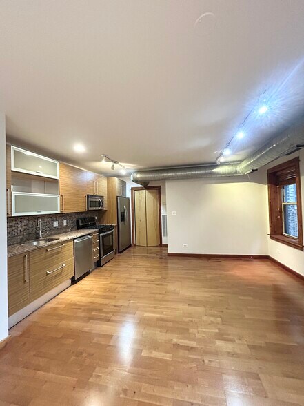 Building Photo - 5346 S Cornell Ave