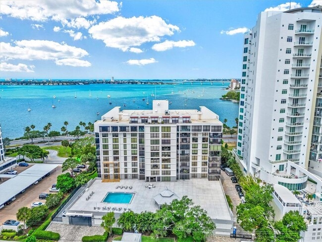 Building Photo - 707 S Gulfstream Ave