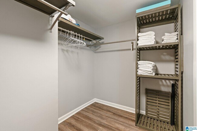 Building Photo - 1909 16th Ave S