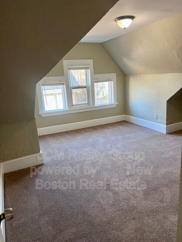 Building Photo - 40 Hurd St