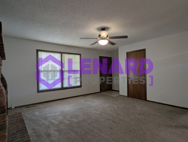 Building Photo - 3 Bedroom Home Ready for Move In!