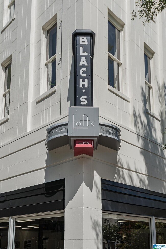 Building Photo - 300 20th St N