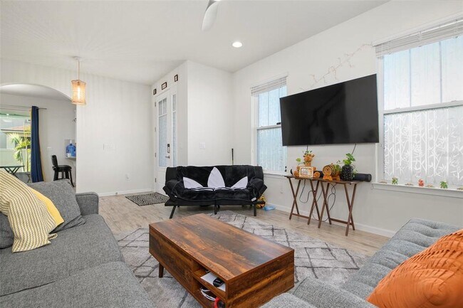 Building Photo - 5004 Skyview Ln