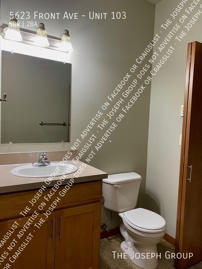 Building Photo - 5623 Front Ave