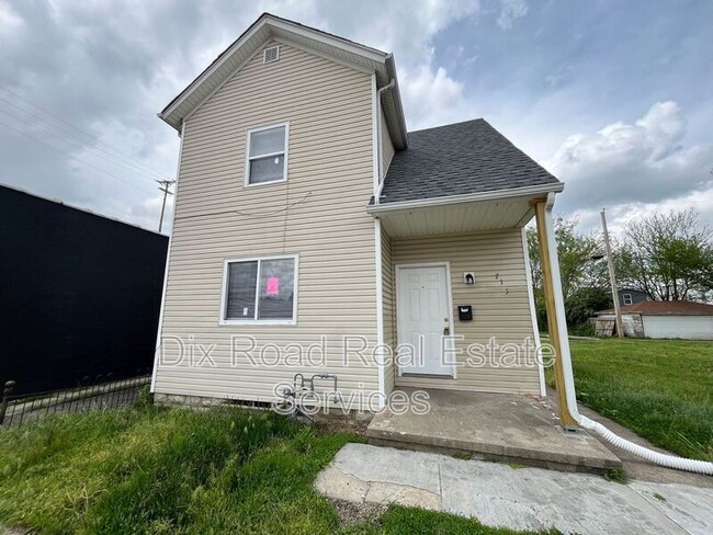 Primary Photo - 715 Lorain Ave