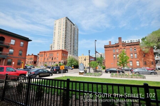 Building Photo - 706 S 9th St