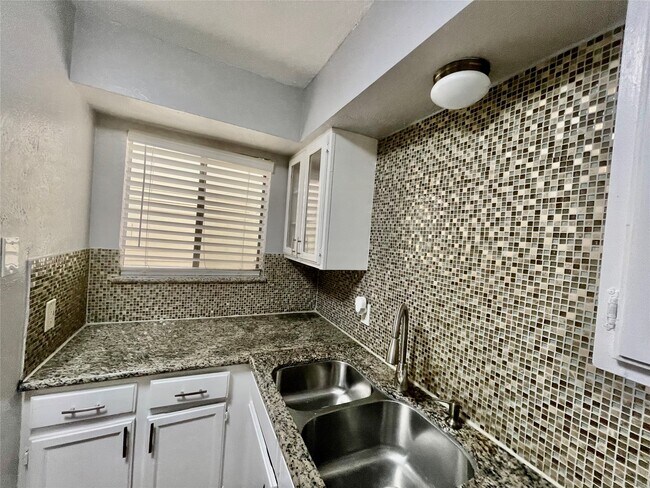 Building Photo - 2019 Place Rebecca Ln