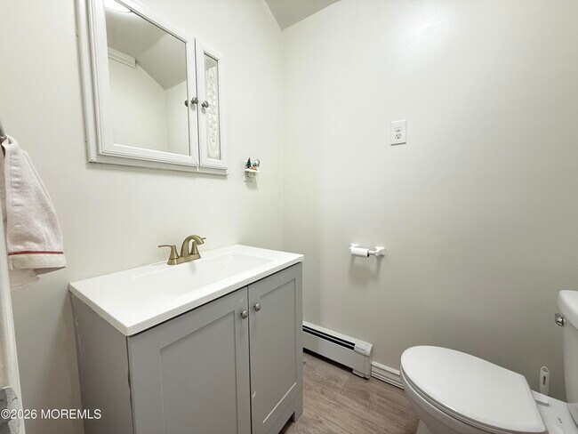 Building Photo - 63 Shorewood Dr