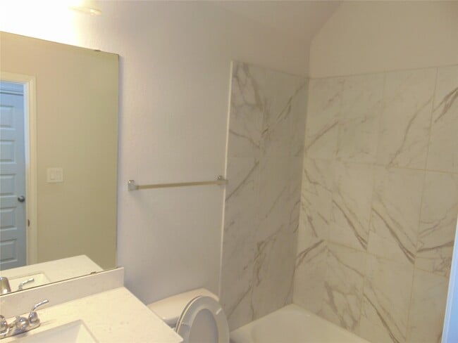 Building Photo - 24978 Tidmor Ln