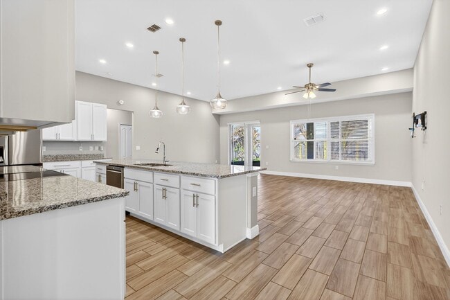 Building Photo - Modern 4-Bedroom Rental with Screened Patio & 2-Car Garage