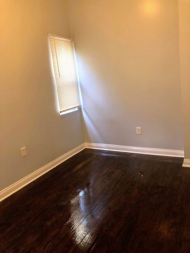 Building Photo - 6735 S Laflin St