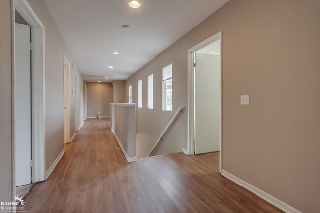 Building Photo - Beautifully 5Bdm 3.5Ba Home in Prime Location