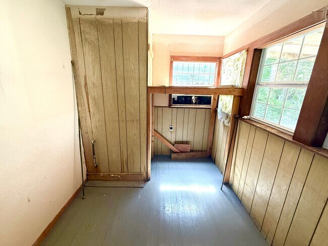 Building Photo - Charming 2-Bedroom Home with Flex Room & Gated Entry