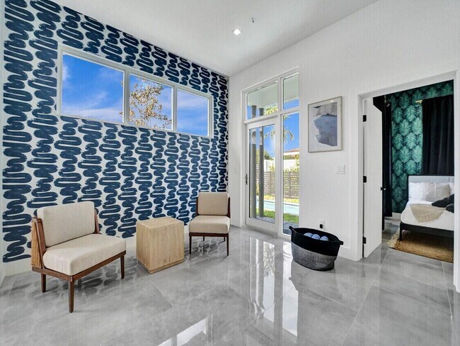 Building Photo - 1220 NE 15th Ave