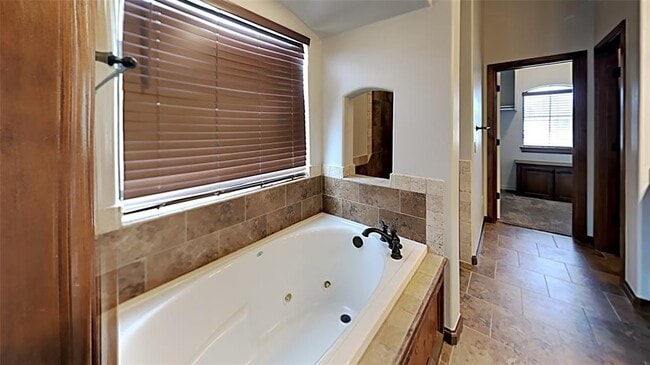 Building Photo - 616 Sally Ct