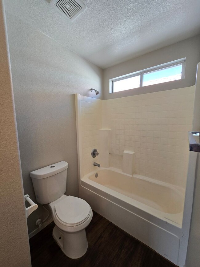 Building Photo - A Fabulous 4 Bedroom Home in N.Las Vegas 1 Bedroom Downstairs.