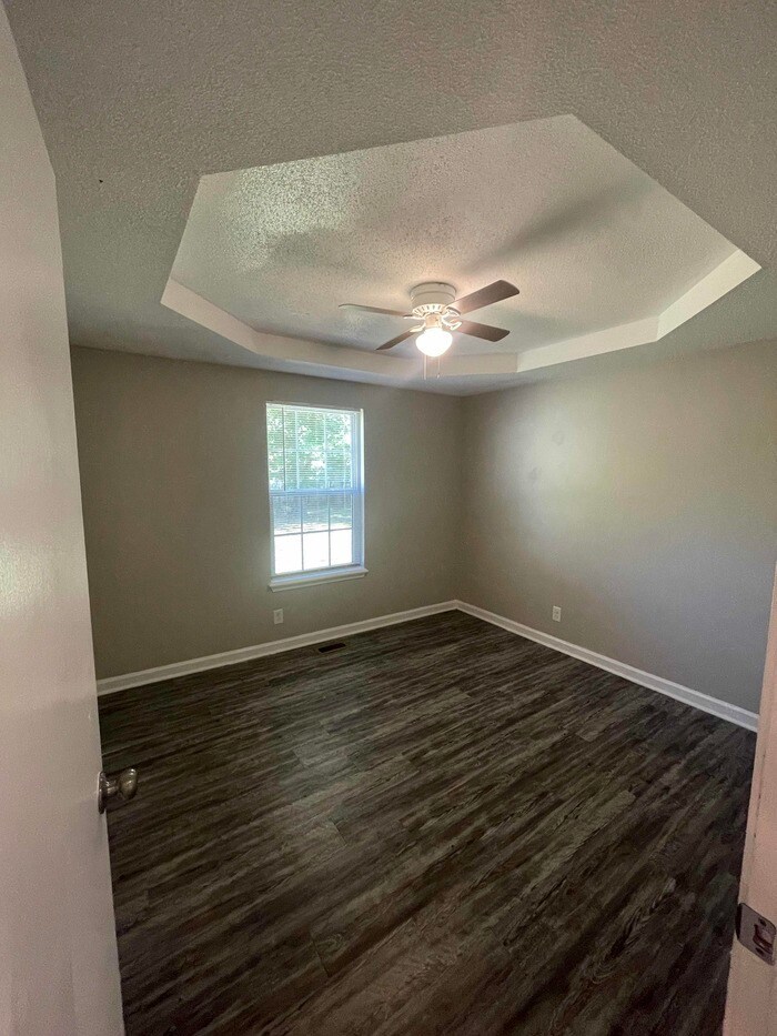 Building Photo - 641 Miles Ct