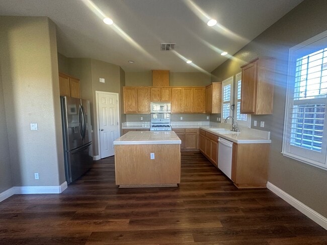 Building Photo - 9456 Vintner Cir