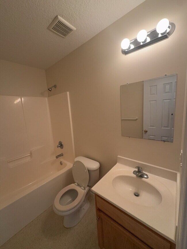 Building Photo - 204 Angus Ln