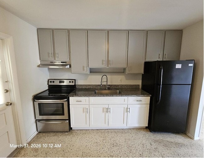 Building Photo - Beautiful and cozy 2/1 apartment available now!