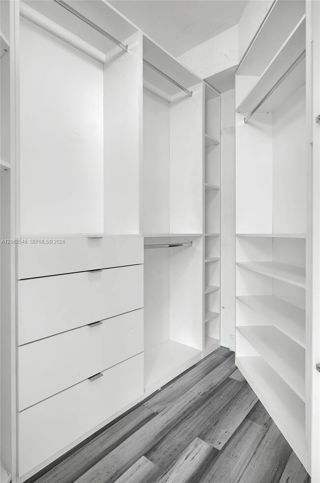 Building Photo - 808 Brickell Key Dr