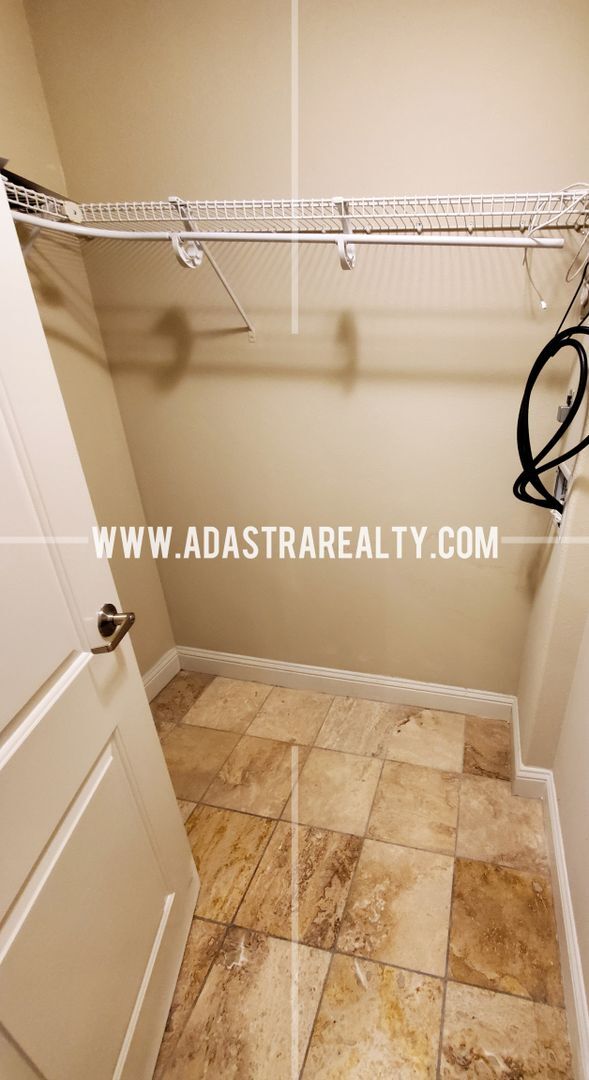 Building Photo - Ultimate Urban Living, Incredible Amenities!!-Beautiful Studio Apartment in Downtown KC-Coming SO...