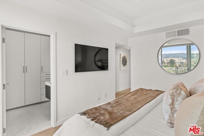 Building Photo - 10501 Wilshire Blvd