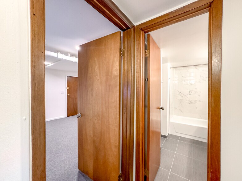 Building Photo - 3024 N Halsted St