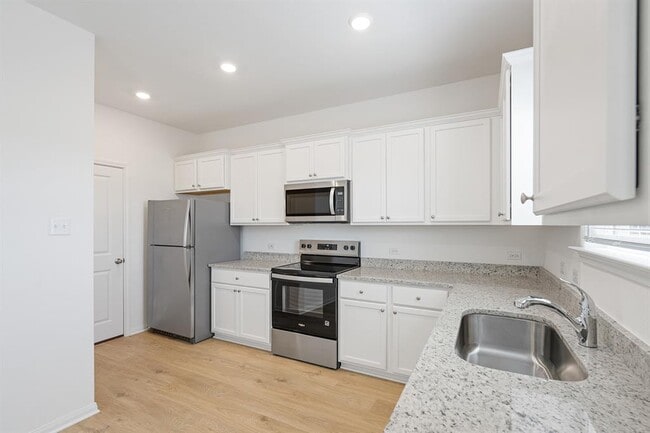 Building Photo - 211 Carmel Cyn Trl