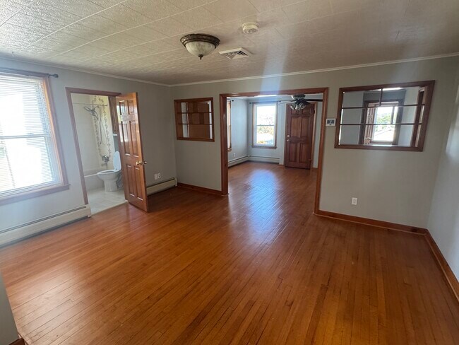 Building Photo - 102 E Liberty St