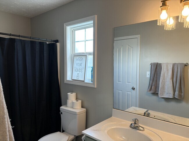 Building Photo - 515 Fox Trot Dr