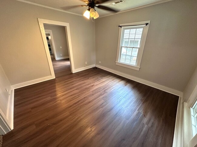 Building Photo - 3 Bedrooms, 1 Bathroom - North Rome House