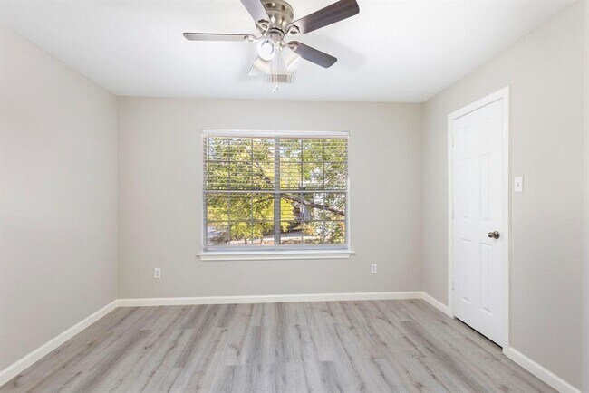 Building Photo - 79 Blue Creek Pl