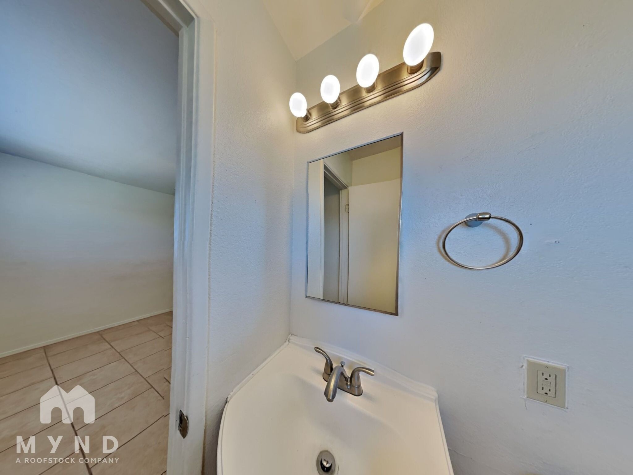 Building Photo - 5619 N 61st Cir